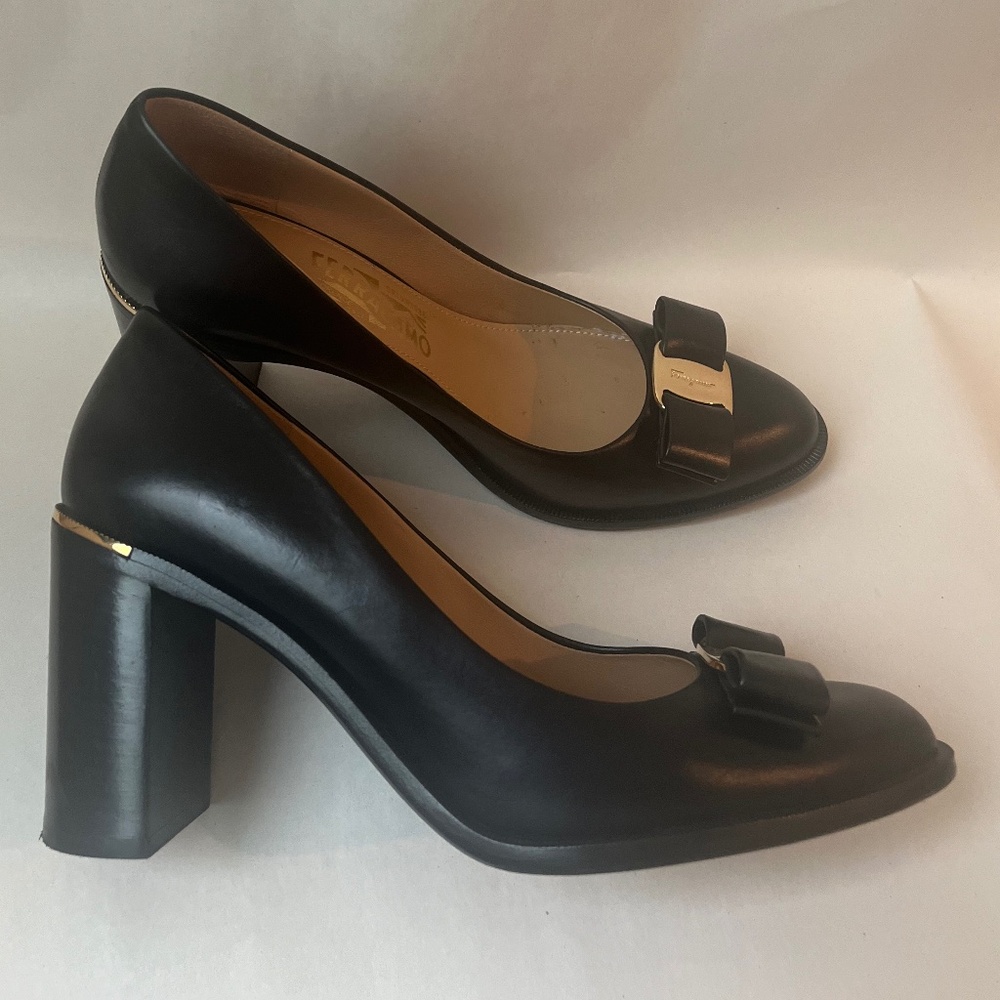 SALVATORE FERRAGAMO Vara bow Leather High Heels Pumps with Gold Detail on Heel 8